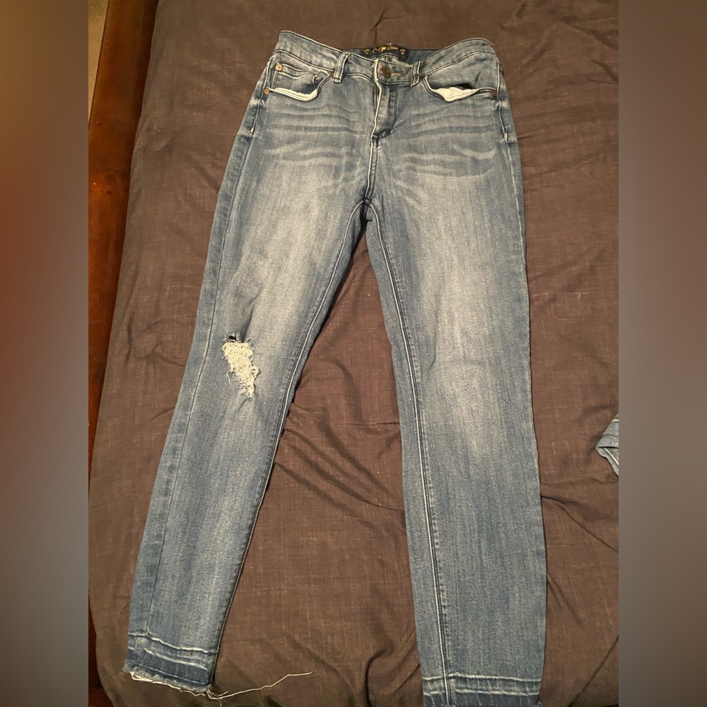 Indigo rein size 9 distressed jeans